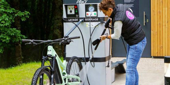 station de services cyclistes ALTAO Modulo pour laver, gonfler et réparer son vélo ou VTT à Remiremont