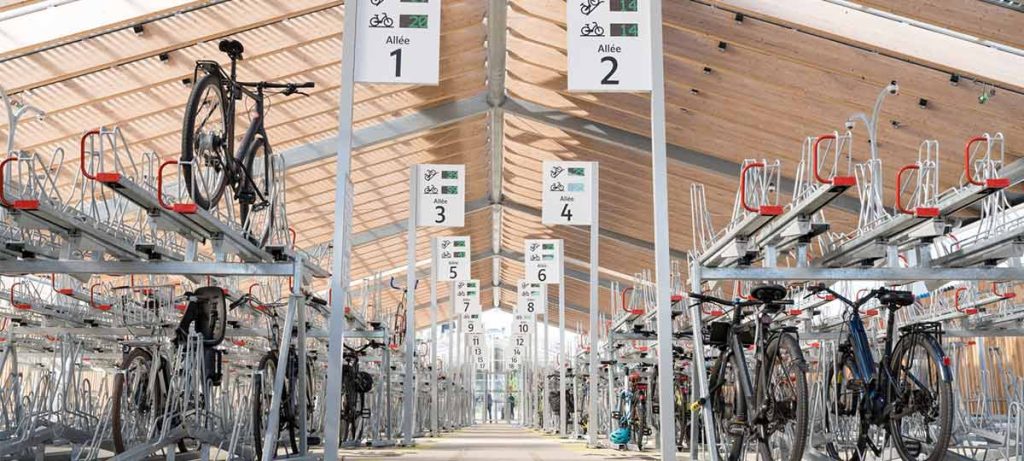 Halle à Vélos de la Gare du Nord équipée de racks de stationnement vélos Optima V10 en Région Île-de-France