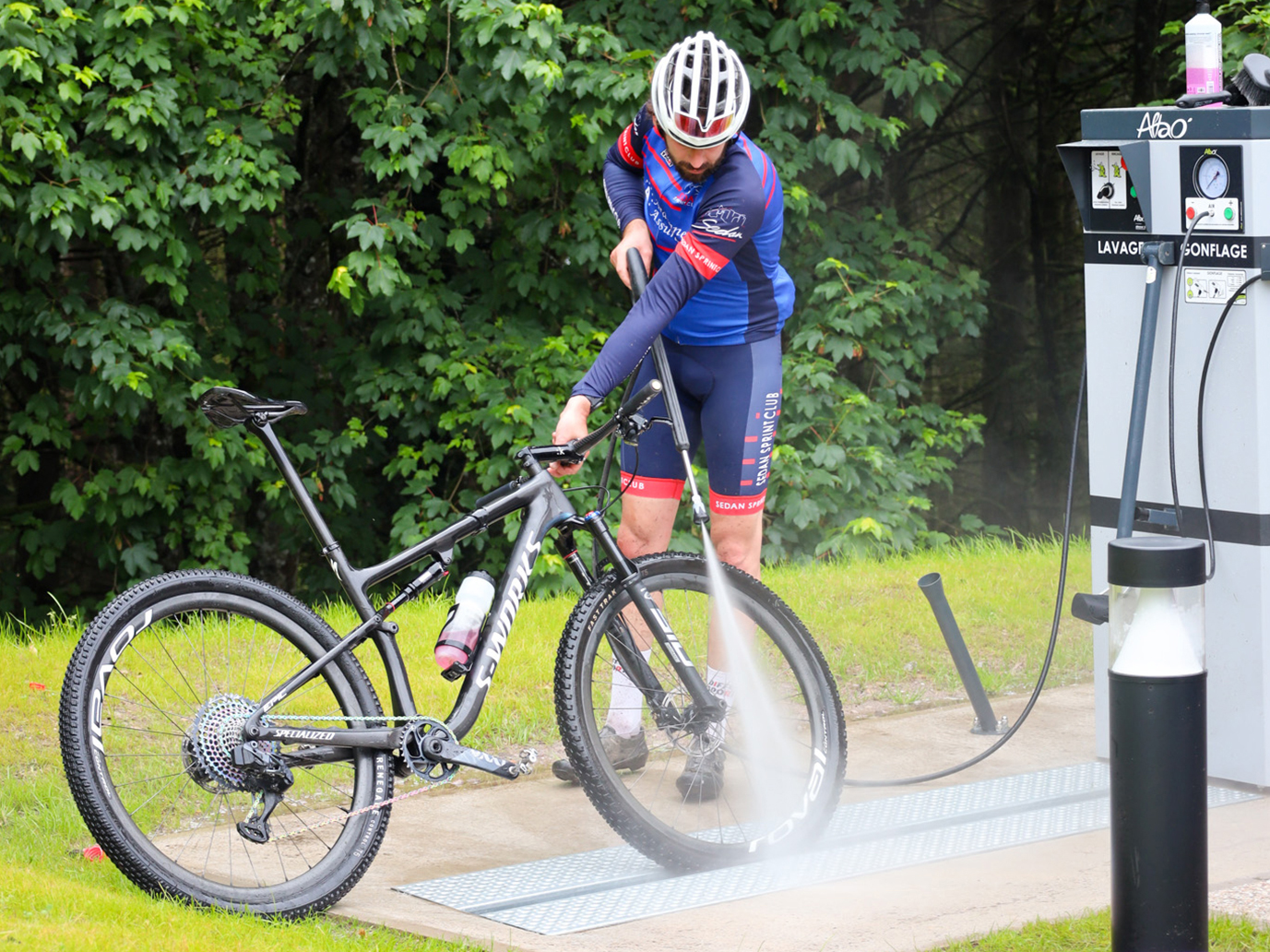 station de services ALTAO Modulo pour laver, gonfler et réparer son vélo ou VTT dans la Communauté de Communes Porte des Vosges Méridionales