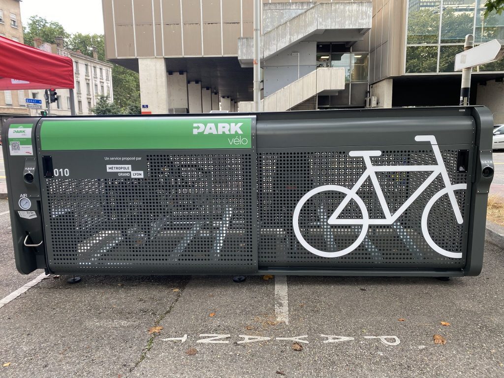 premier box vélo sécurisé ALTAO Pod installé dans les rues du Grand Lyon