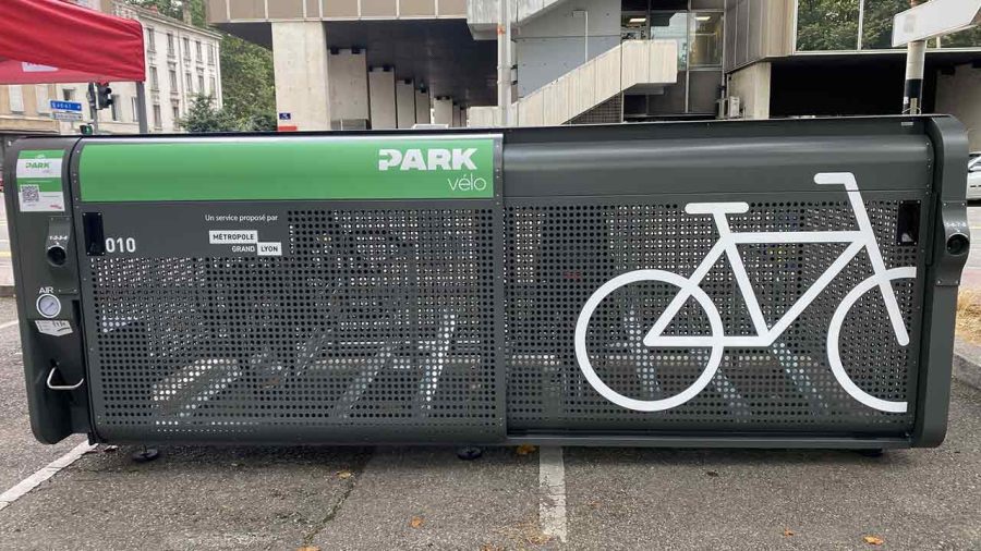 article sur le premier box vélo sécurisé ALTAO Pod installé dans les rues du Grand Lyon