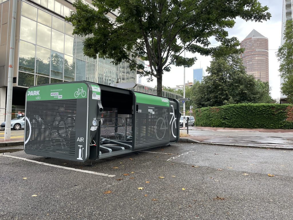 abri vélo sécurisé innovant installé à Lyon