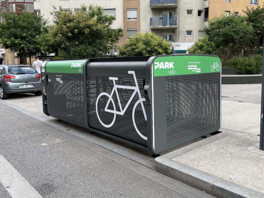 premier box vélo sécurisé ALTAO Pod installé sur le Grand Lyon