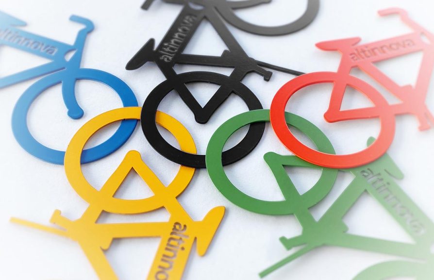 logo des Jeux Olympiques et Paralympiques Paris 2024 réalisés avec des vélos Altinnova