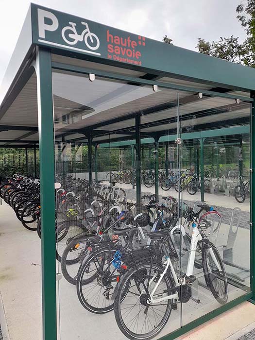 Nouveaux abris vélos au collège de Saint-Jorioz, Haute-Savoie