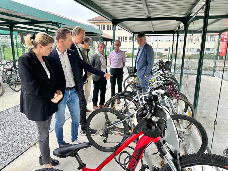 Nouveaux abris vélos au collège de Saint-Jorioz, Haute-Savoie