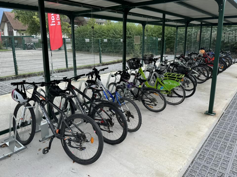 Nouveaux abris vélos au collège de Saint-Jorioz, Haute-Savoie