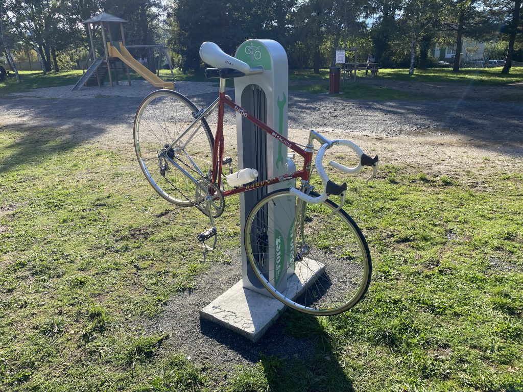 réparation d'un vélo de course