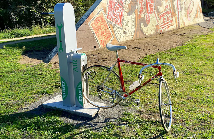 station de réparation et de gonflage vélo ALTAO Fix'Air sur la commune de Saint Marcellin en Forez