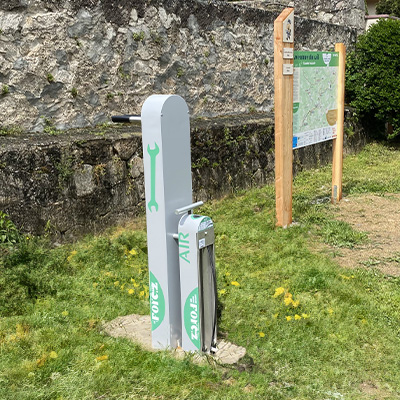 station de réparation et de gonflage vélo ALTAO Fix'Air sur la commune de Perigneux