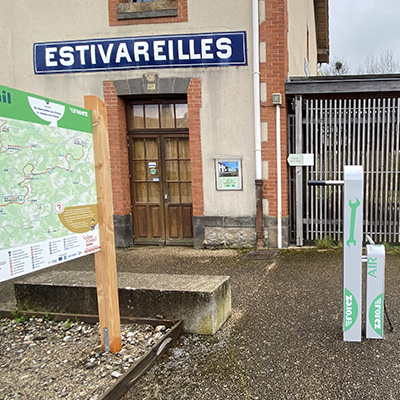 borne de réparation et gonflage vélo ALTAO Fix'Air sur la commune d'Estivareilles