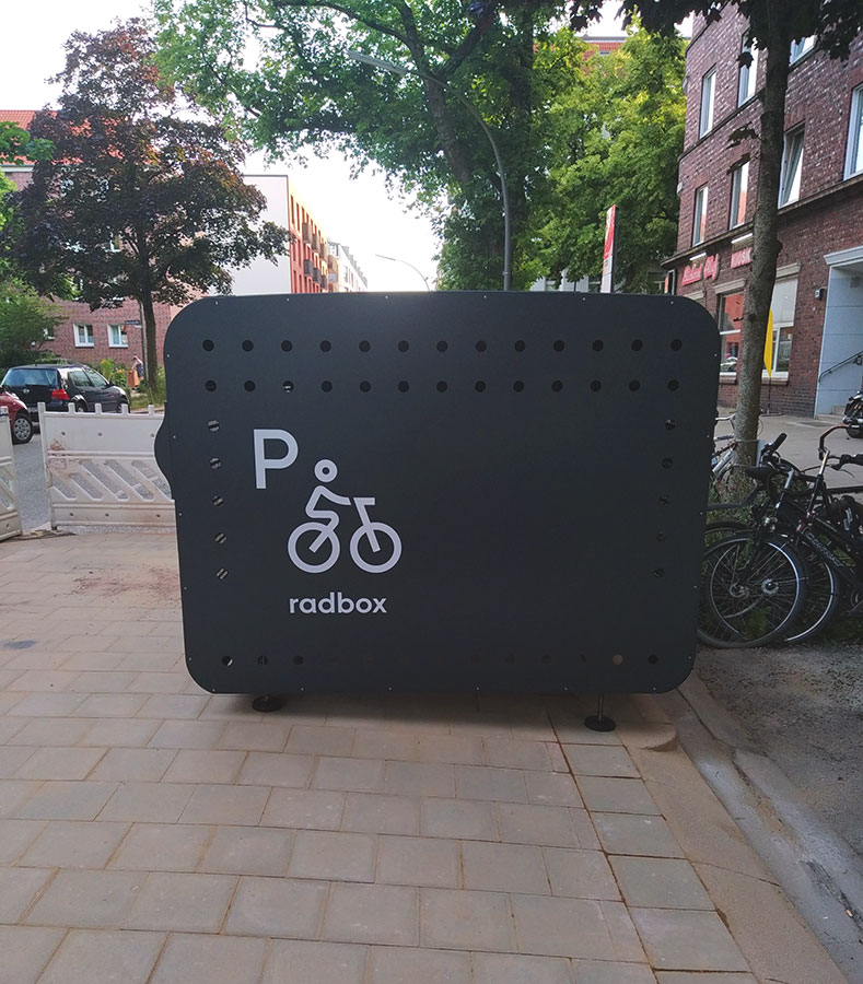 Un abri vélo fermé ALTAO Pod pour stationner les vélos des cyclistes de Hambourg