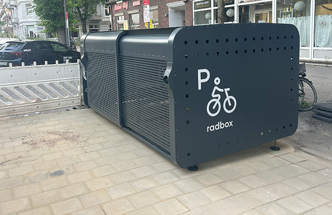 Un box vélo sécurisé ALTAO Pod d'Altinnova installé à Hambourg en Allemagne