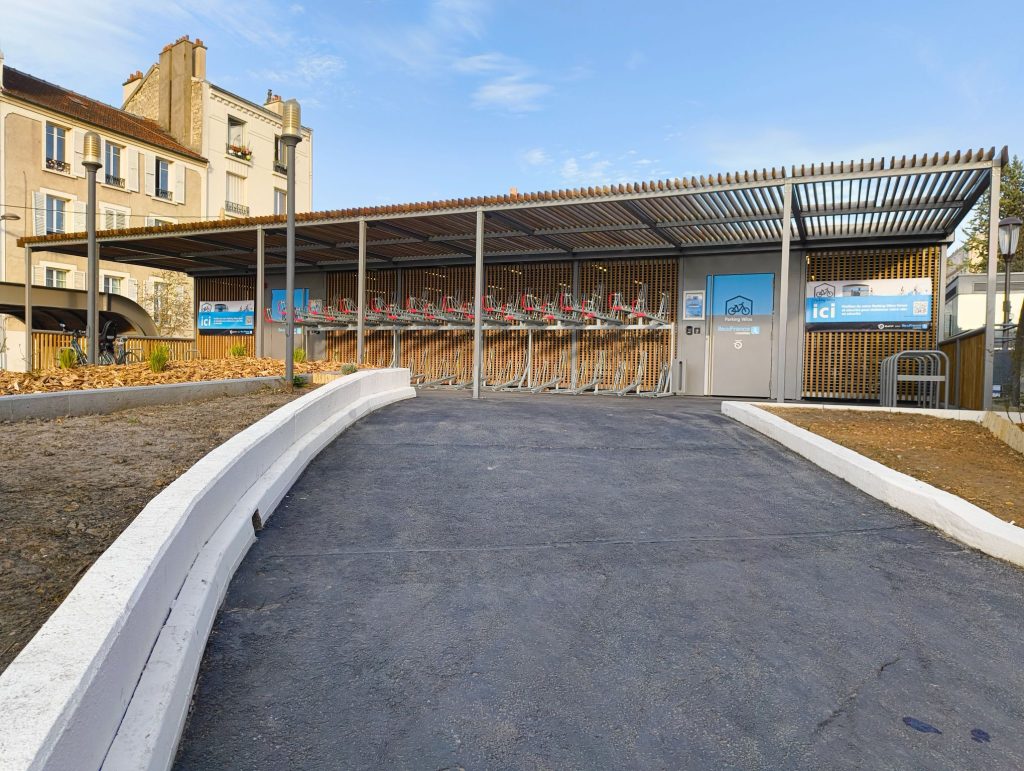 extérieur de la vélostation inauguré en gare de Vincennes