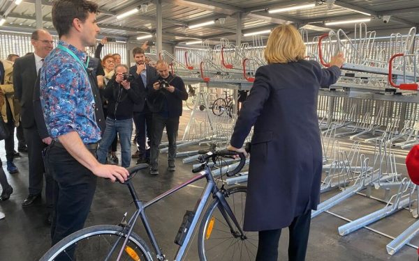 racks de stationnement Optima V10lors de l'inauguration du nouveau parking vélos de la gare de Vincennes